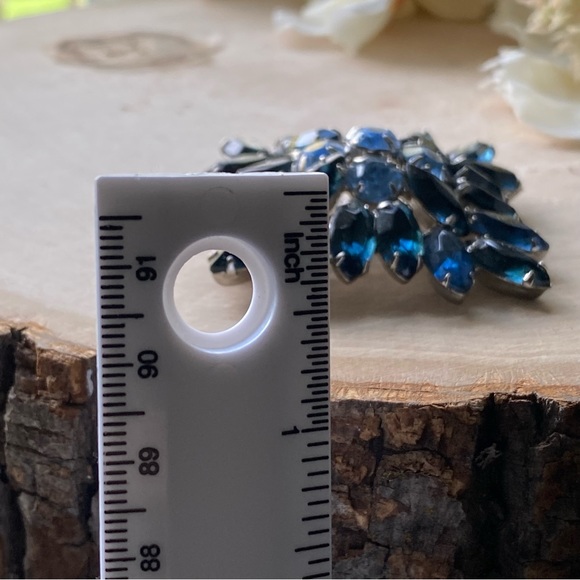 Vintage- Juliana- Dramatic Maltese Cross of Montana Blue & Light Sapphire - Picture 15 of 17